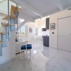 Vista Mare: Moderno Loft Al Centro Di Appartamento